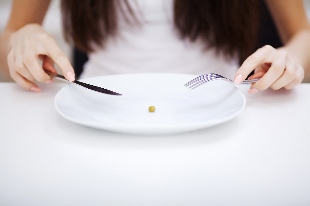 Por qué comer menos no siempre ayuda a perder más peso
